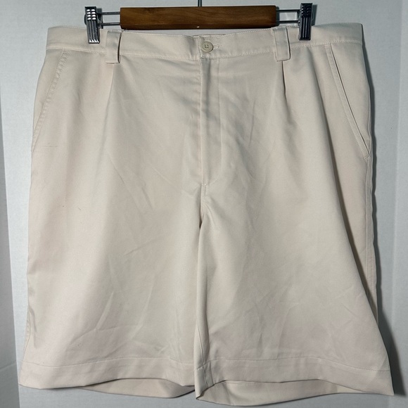 Men’s‎ Under Armour Performance Pleated Front Golf Shorts. Size 36R. Cream. - Picture 2 of 9
